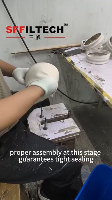 Процесс установки пружинных хомутов