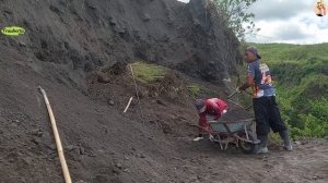 Строительство, ручная добыча песка в карьере