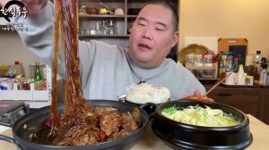 Рисовая вермишель,мясо и острая кимчи Мукбанг