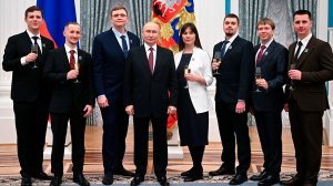 Путин вручил премии молодым ученым в Кремле