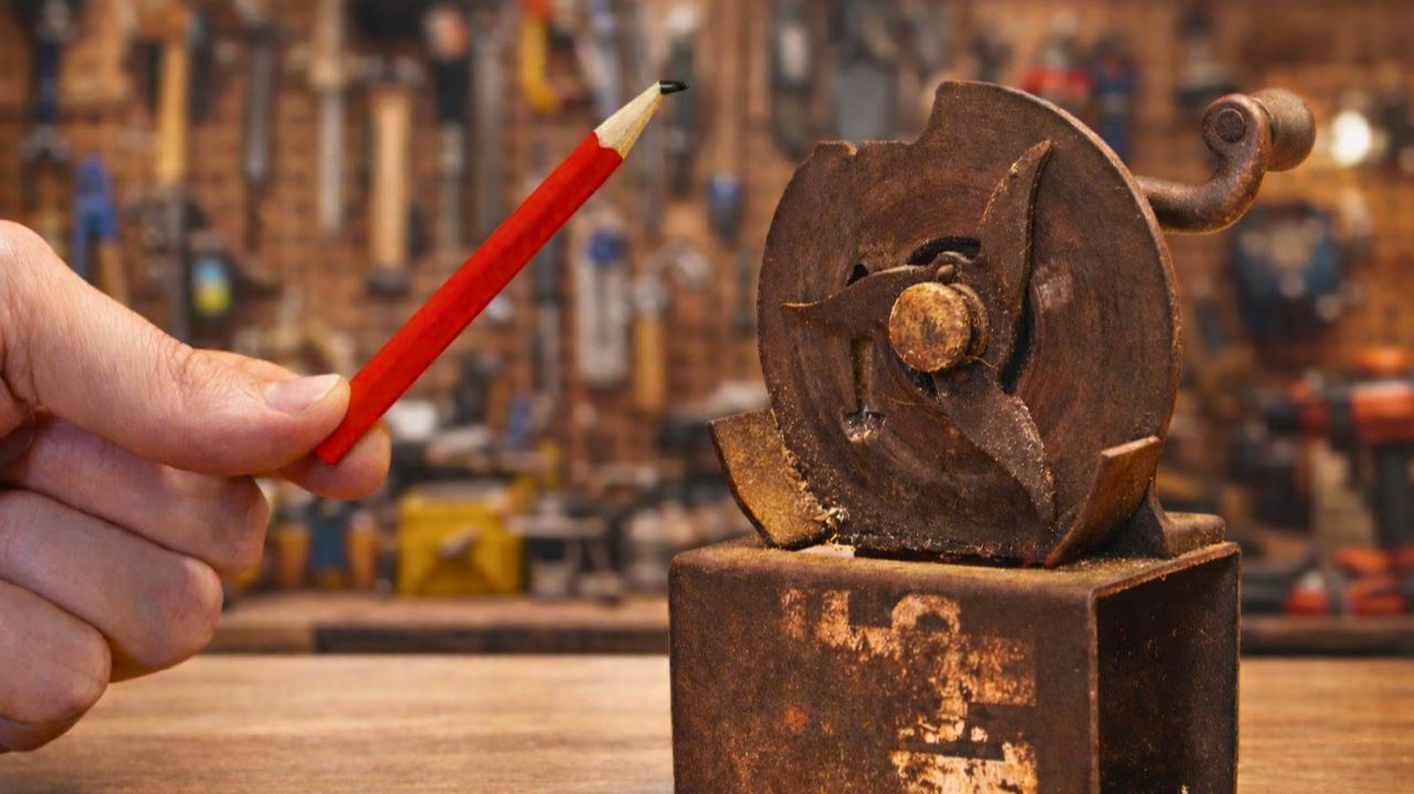 Реставрация Старой Ржавой Точилки Для Карандашей смотреть онлайн