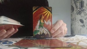 Любит ли он вас? Расклад Таро