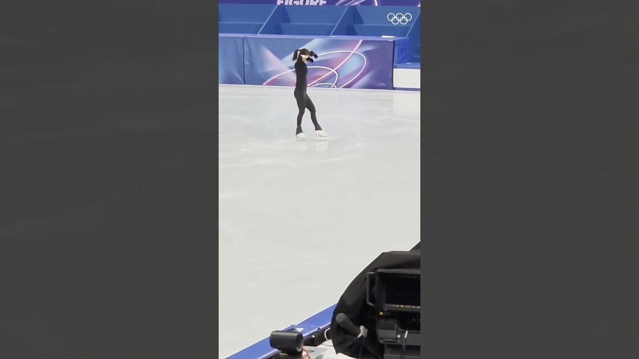 Sakamoto Kaori Hits The Ice  #MilanFigureSkating