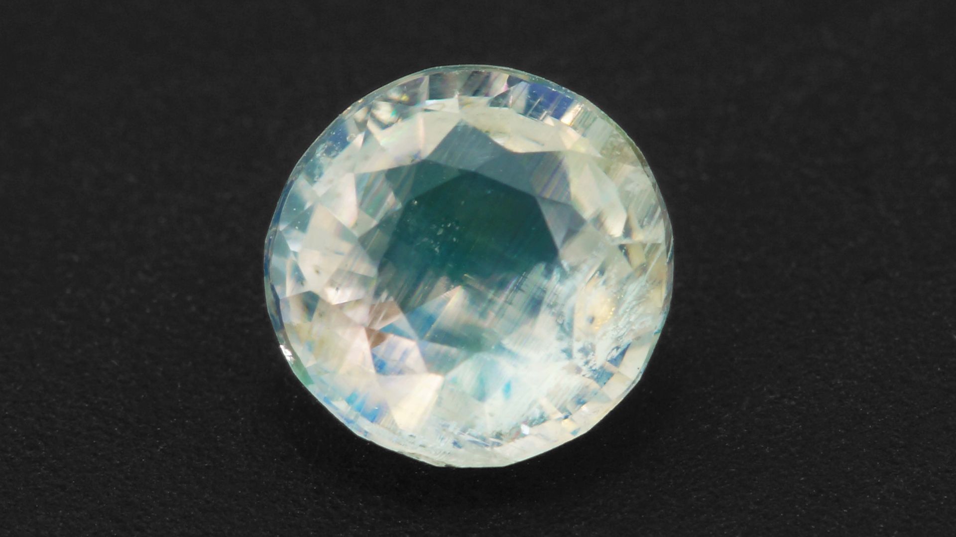 Радужный Лунный камень 1,75 карат смотреть онлайн