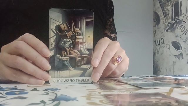 Что стоит изменить в жизни? Расклад Таро