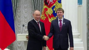 Президент в Кремле в преддверии Дня российской науки вручил премии молодым ученым.
