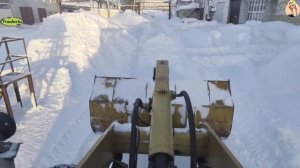 Строительство, работа погрузчика, расчистка снега