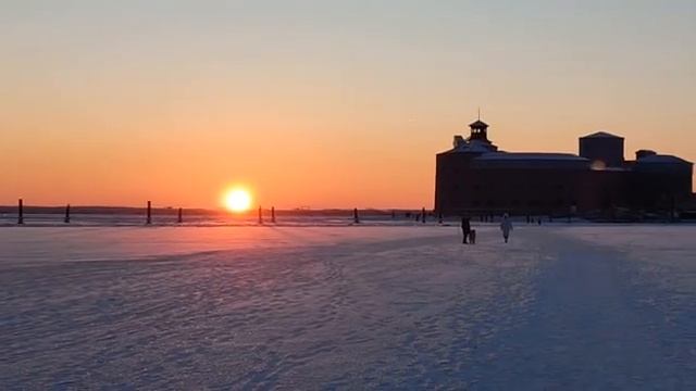 Закат солнца около Чумного форта в Кронштадте смотреть онлайн
