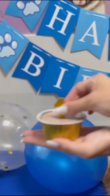 денюха у Леонардо, один годик, который хавает паштет