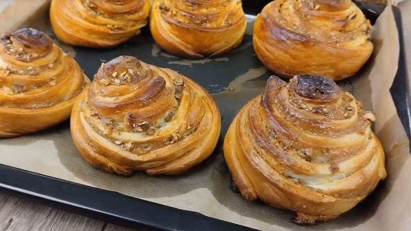 Мед, Сгущенка и Орехи: Идеальный Рецепт Булочек к Чаю для Всей Семьи