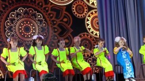 "Русская народная". Выступление ансамбля ложкарей "Саранча"