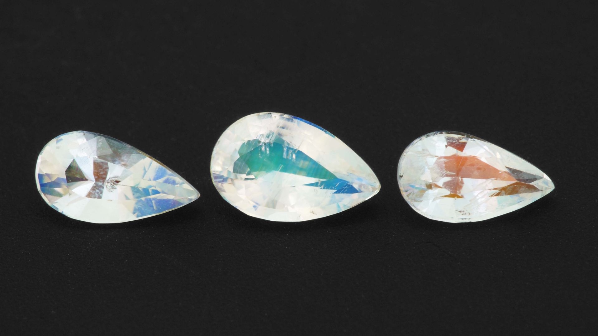 Радужный лунный камень комплект 4,83 карата смотреть онлайн