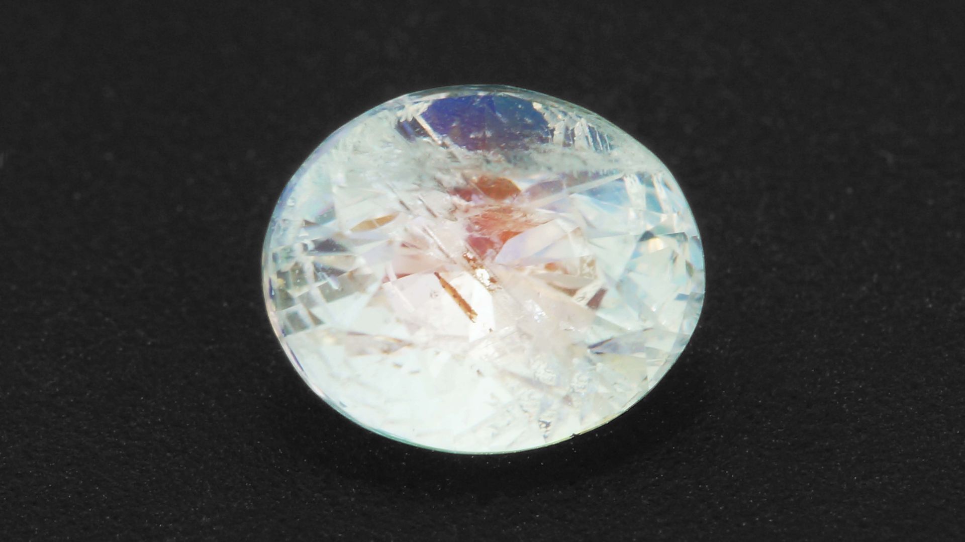 Радужный Лунный камень 1,28 карат смотреть онлайн