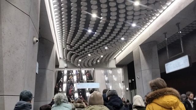 В метро утренняя суета.Зимний поезд.Станция"Воронцовская" смотреть онлайн