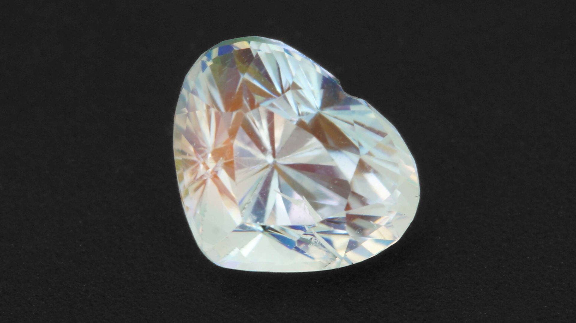 Радужный Лунный камень 1,96 карат смотреть онлайн