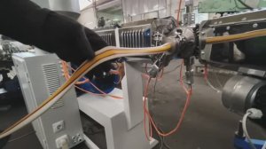 Производство многоцветного шланга (часть линии)