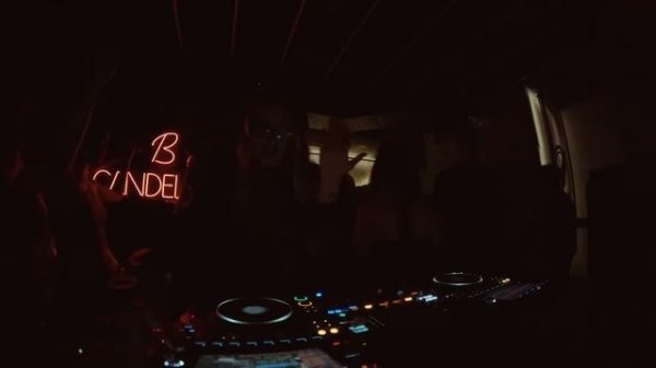 Lara Sofia en Santiago | Minimal House & Deep Tech