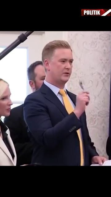 🤣 Макрон хапнул леща смотреть онлайн