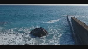 * ШАГАЮ ПО КРЫМУ *       Иду к морю. Загорающие на пляже.