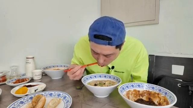 Мукбанг 3 вида лапши Еда на камеру смотреть онлайн