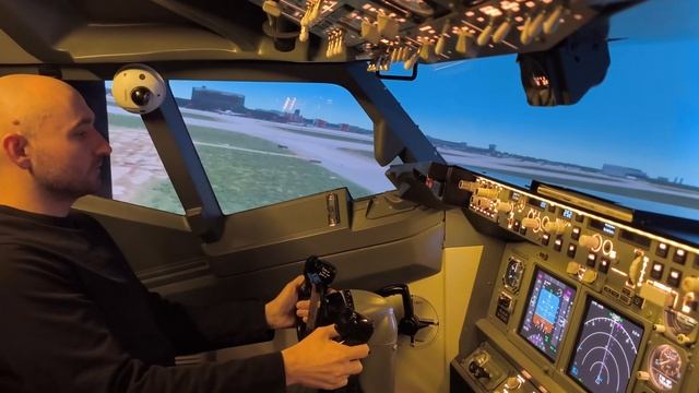 Пробуем посадить Боинг 737 в тренажере без опыта пилотирования