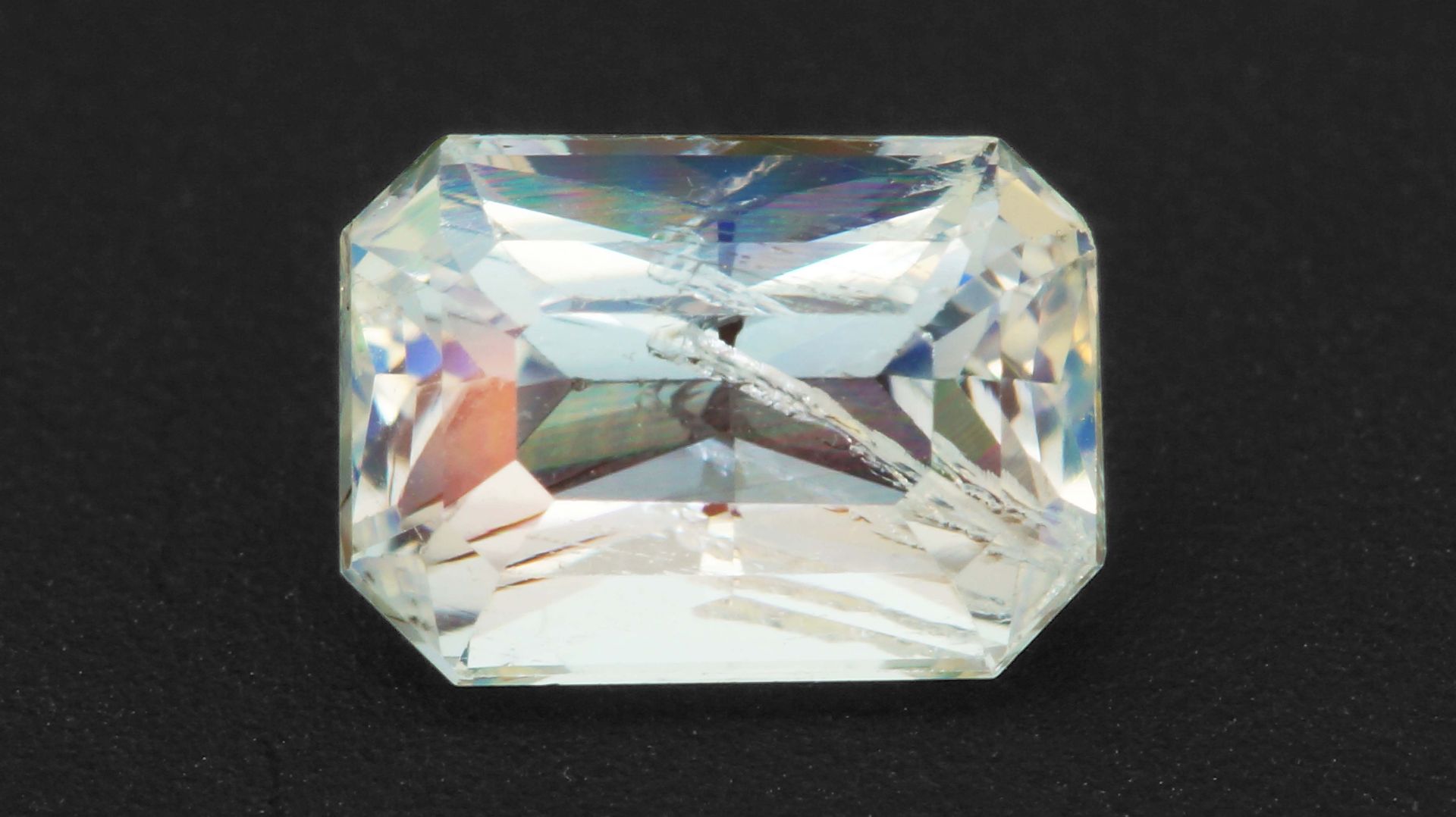 Радужный Лунный камень 1,72 карата смотреть онлайн