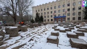 Возле школы искусств им. Р. Сердюка демонтируют старую плитку