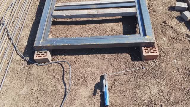 Сборка видео сваренных мною калиток в рамочке . смотреть онлайн