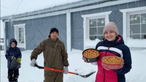 БОРЕМСЯ СО СНЕГОПАДОМ И ПРОДОЛЖАЕМ РЕМОНТ/РОВНЫЕ СТЕНЫ И ОБНОВЛЕННЫЙ СОВЕТСКИЙ ШКАФ/ПИРОГ С КАПУСТОЙ