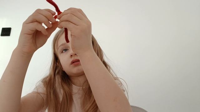 делаю челика из проволки на палец☝ смотреть онлайн