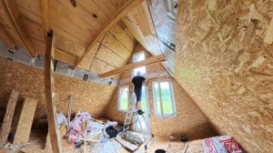 Завершаем утепление, обшиваем внутри дома и строим перегородки. Стройка своими силами. Часть 3.