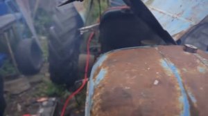 Старый древний трактор. Простоял много лет.Заведется ???