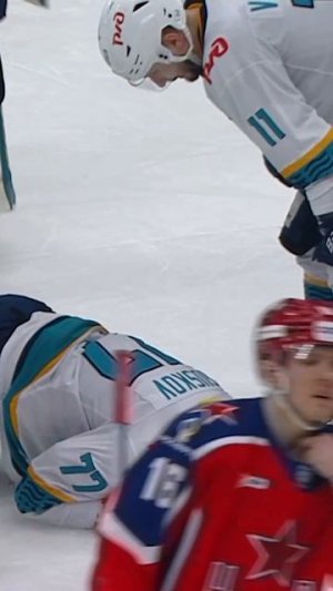 СВОРОВАЛ шайбу 😨 #КХЛ