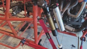 Заварил задние кронштейны амортизаторов