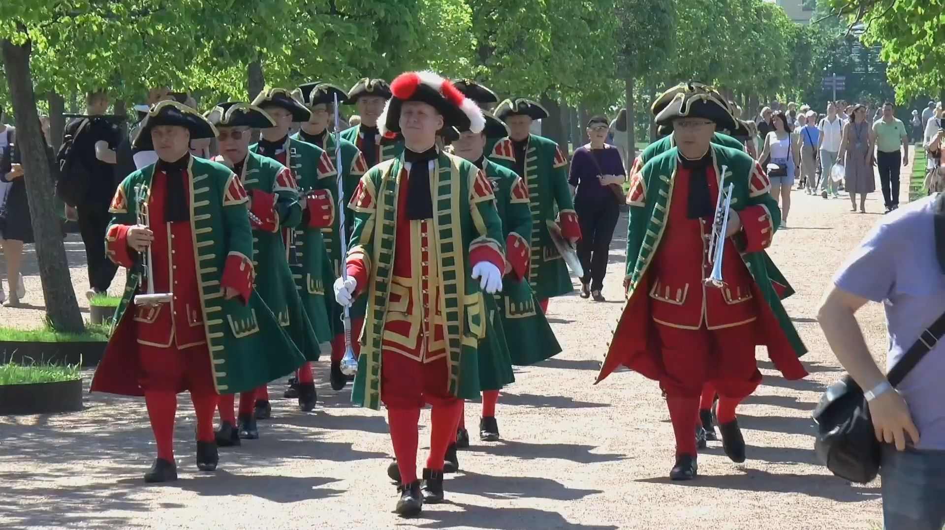 Петергоф- прогулка к открытию Верхнего парка 2024г. смотреть онлайн