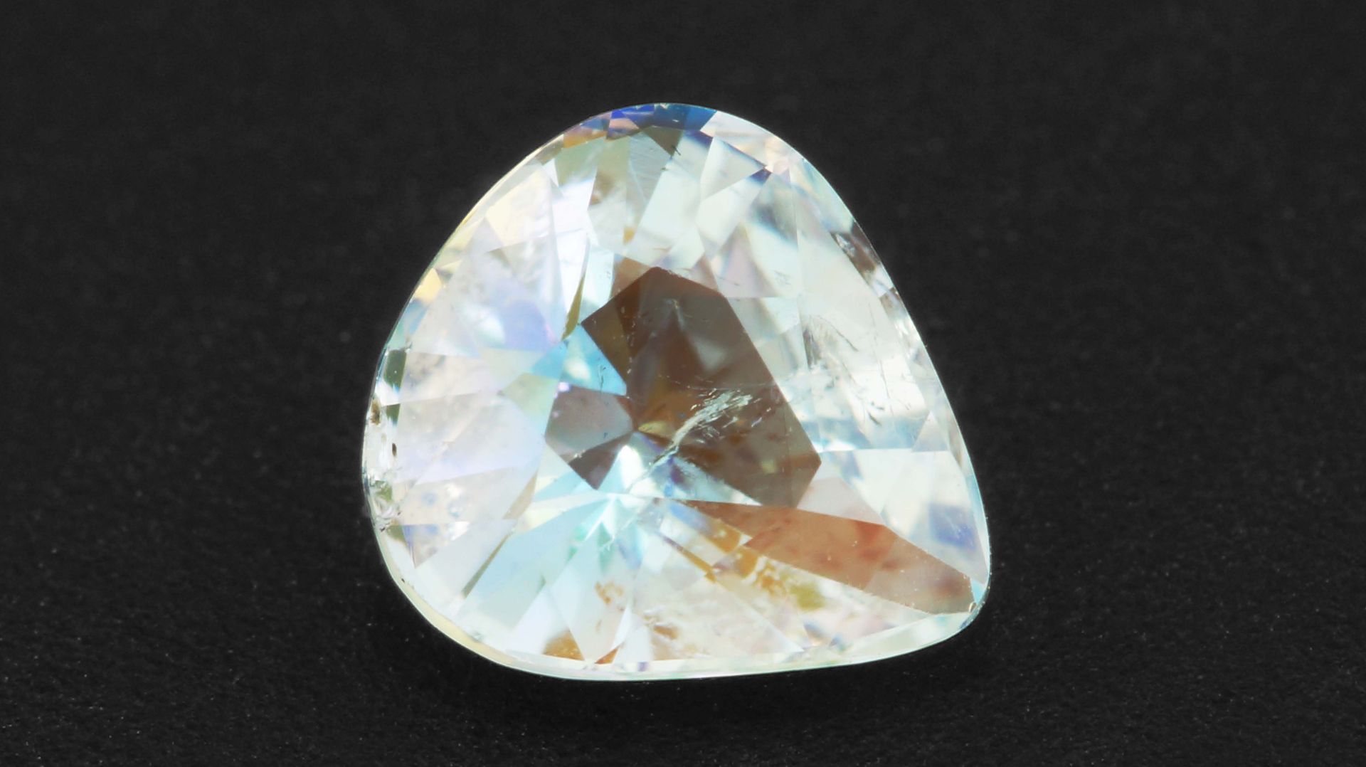 Радужный Лунный камень 1,32 карата смотреть онлайн