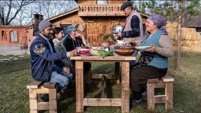Готовим Деревенский Зимний Обед 🏡🔥 смотреть онлайн