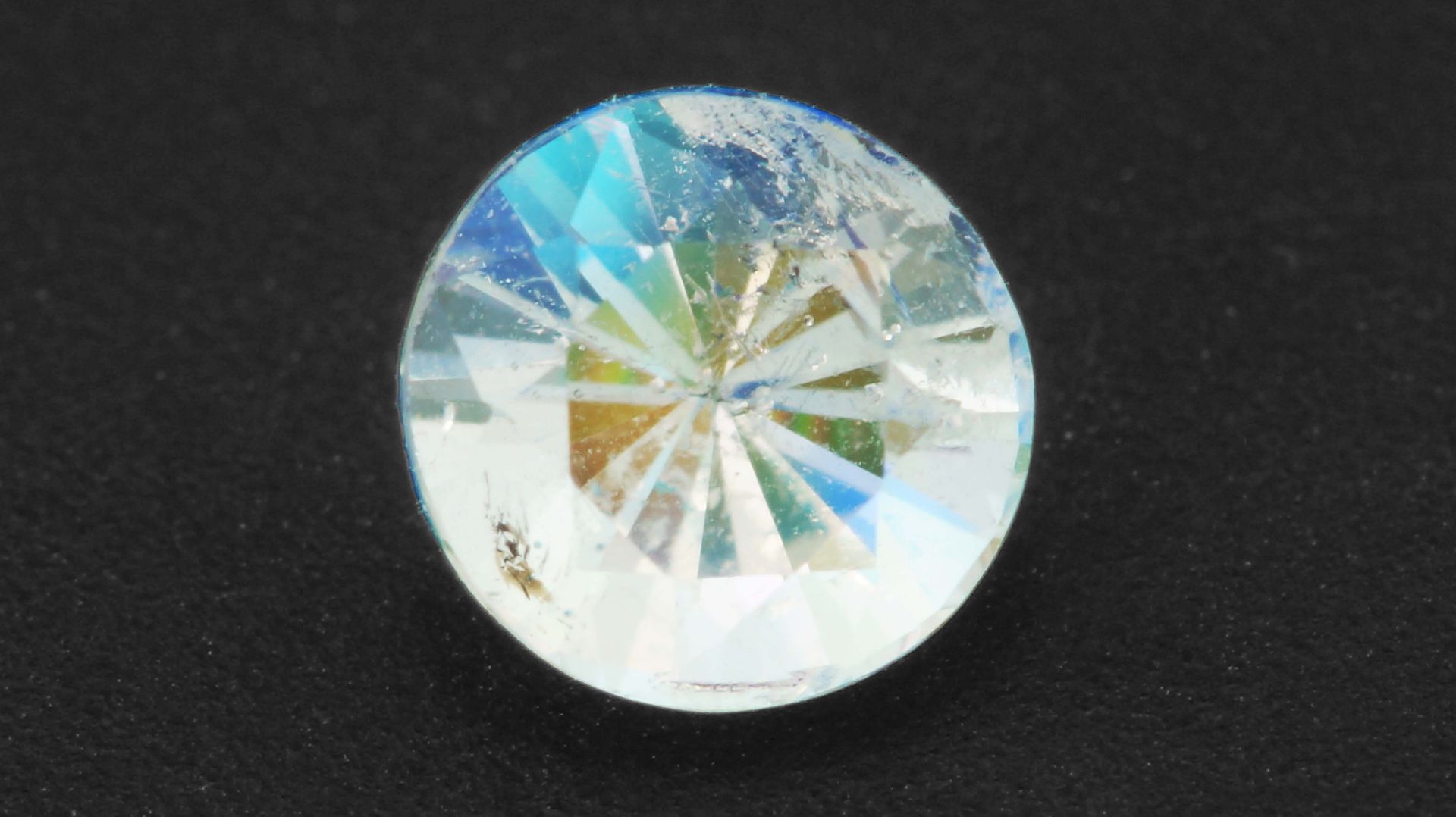 Радужный Лунный камень 1,12 карат смотреть онлайн