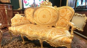 Обивка и Перетяжка Ткани . Столик из Сказки , Комоды Рококо . Работа Руслан Мастеровой .💖 Диванчик