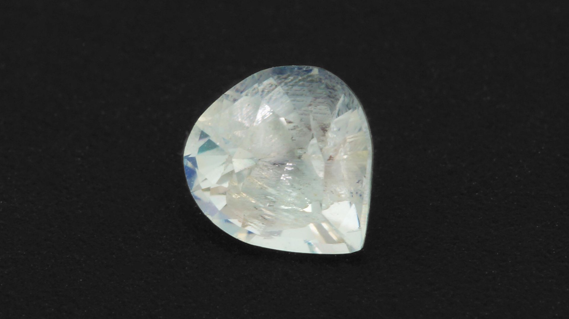 Радужный Лунный камень 0,65 карат смотреть онлайн