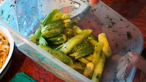 Малосольные огурцы в контейнере - за 2 часа! Самые быстрые малосоленые огурчики.