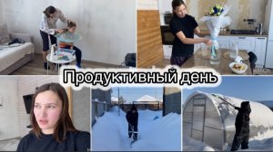 ПОДСТРИГЛА СЫНА// ПЕРЕБРАЛА БУКЕТ// ЧИЩУ СНЕГ// НА УЛИЦЕ МОРОЗ