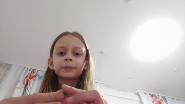 леплю фрукты в тарелке из пластилина