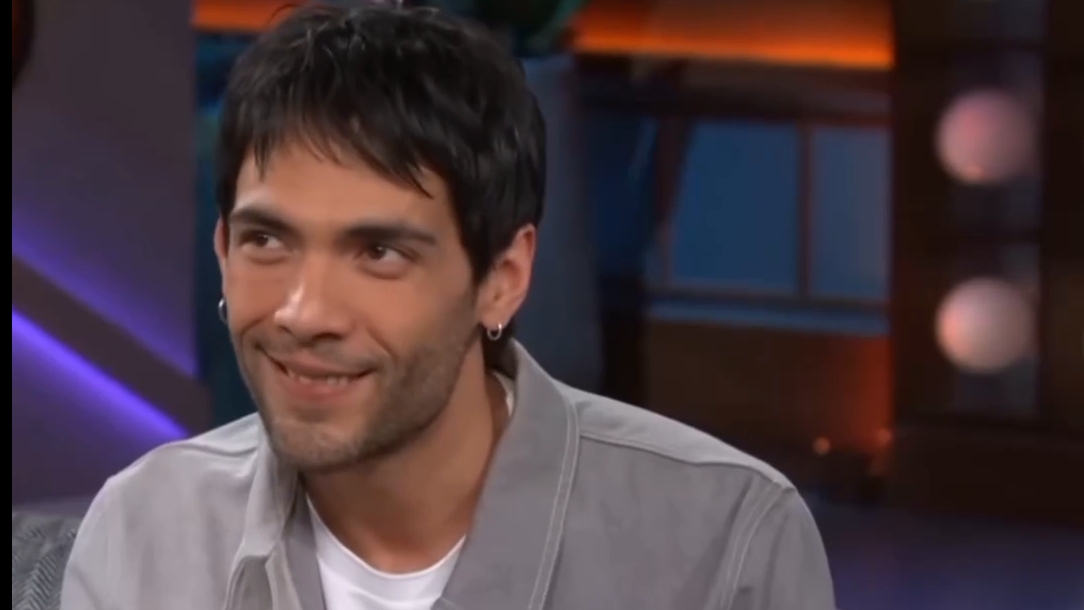 Диего Кальва хочет, чтобы фанаты влюбились в злодея из «Ночного администратора» смотреть онлайн