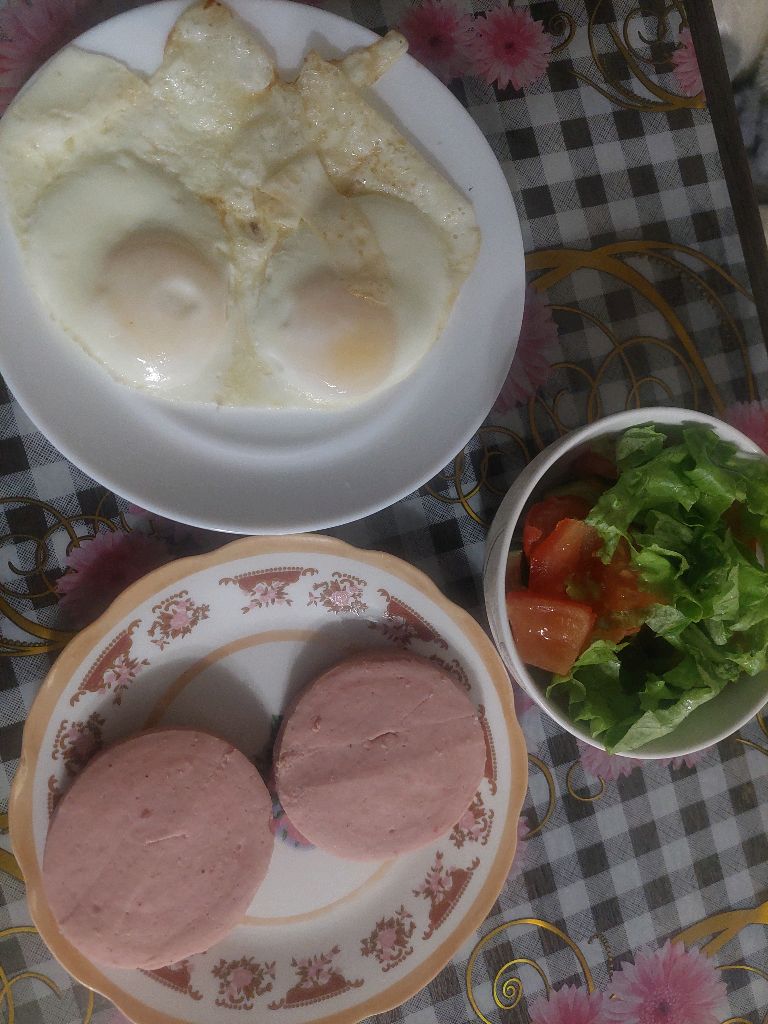 мугбанг/яишка с вареной колбаской и с салатиком смотреть онлайн