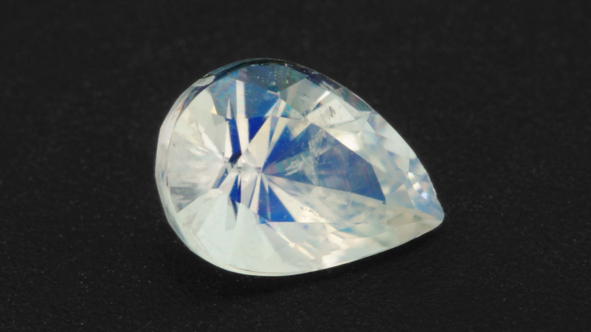 Радужный Лунный камень 1,20 карат смотреть онлайн