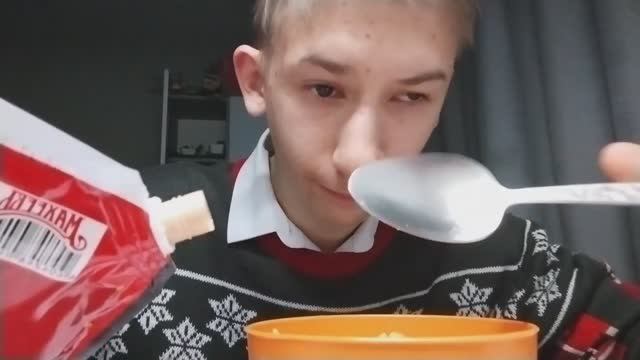 ivanpe2009 пробует разные соусы смотреть онлайн