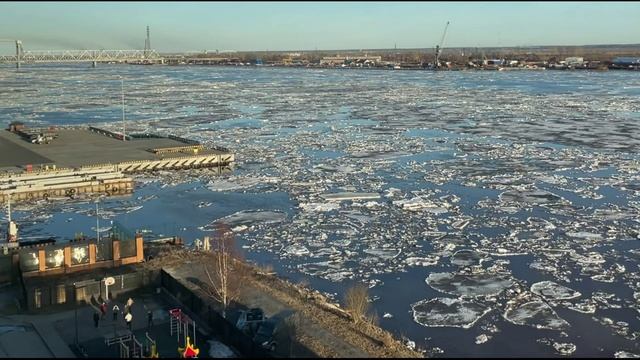 в море ходят пароходы