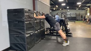 Выходы на носки на прямых ногах под наклоном | FHL Calf Raise short