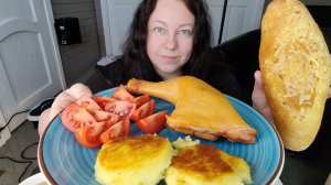 Мукбанг Варено-копченый окорочок, картофельные котлеты, кукурузный хлеб